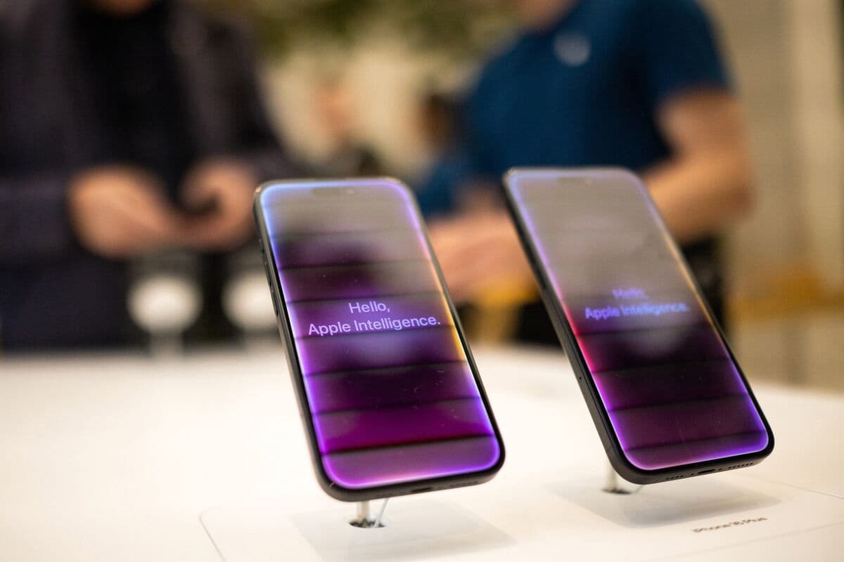 Apple Prepares to Debut First AI Features in China in December